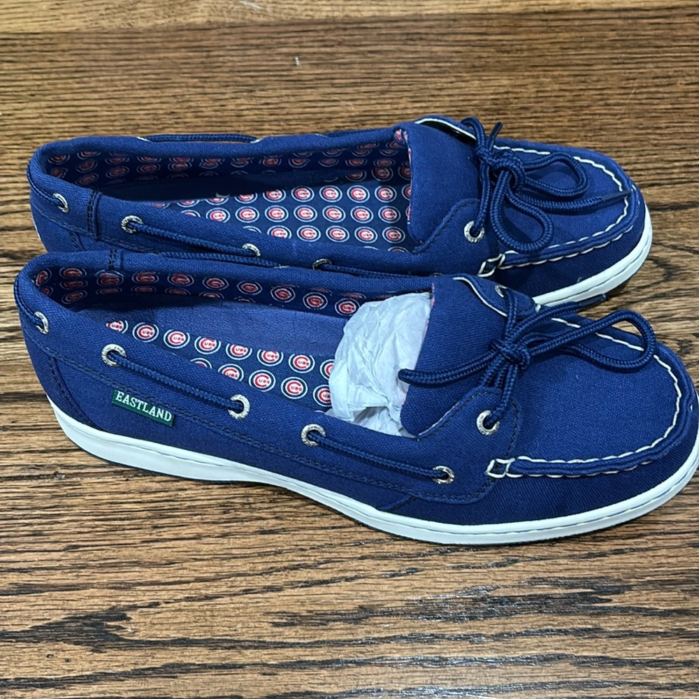 Women’s size 9 Eastland Chicago Cubs logo loafers. New without tags